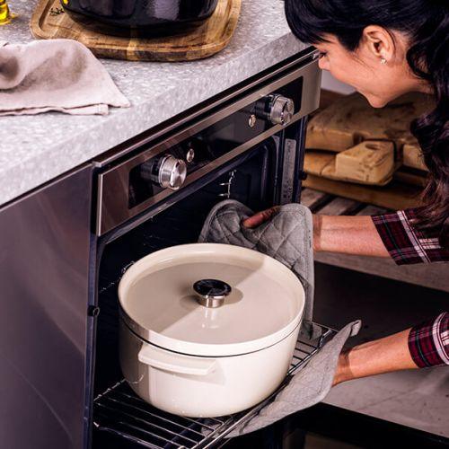 KitchenAid Cast Iron stoofpot Cream 22cm Cook and Sizzle