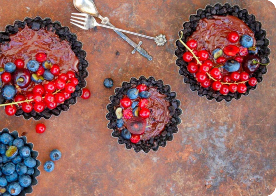 Chocolade Oreo taartjes met vers fruit