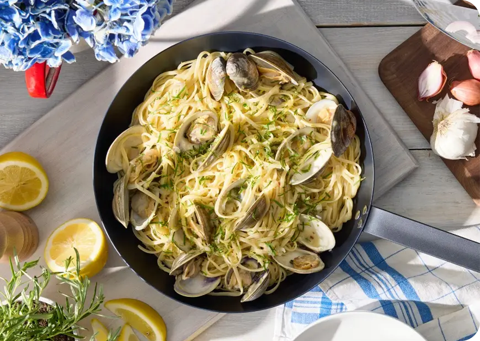 Linguine met venusschelpen in witte wijnsaus