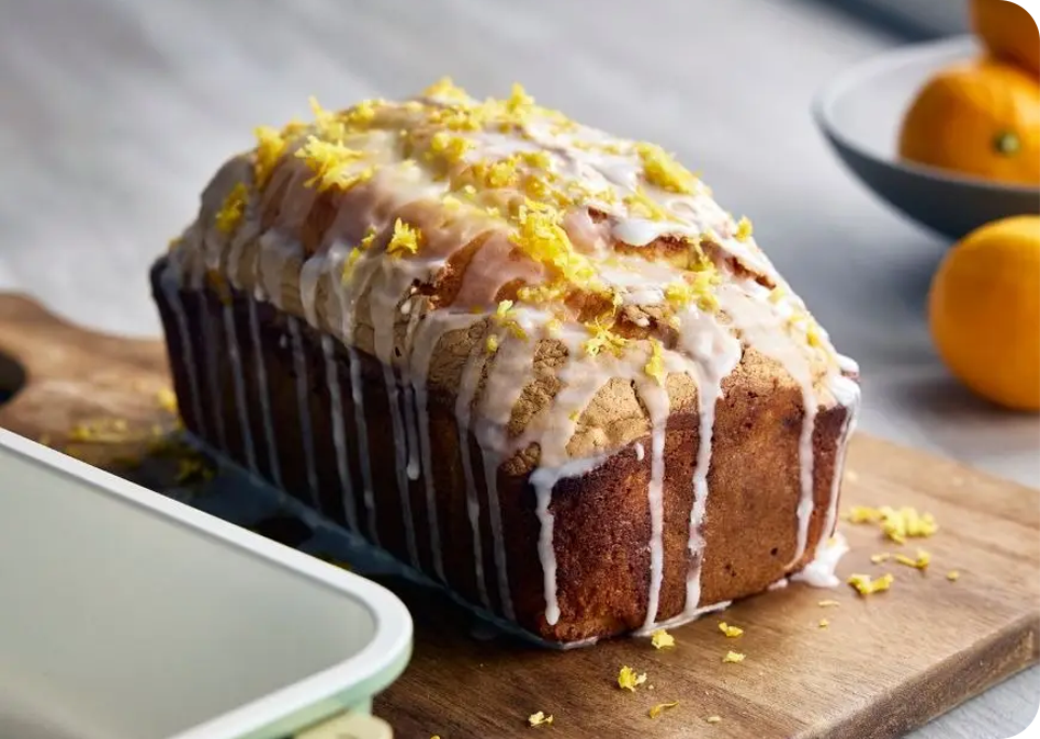 Citroen glazuur cake in cakevorm