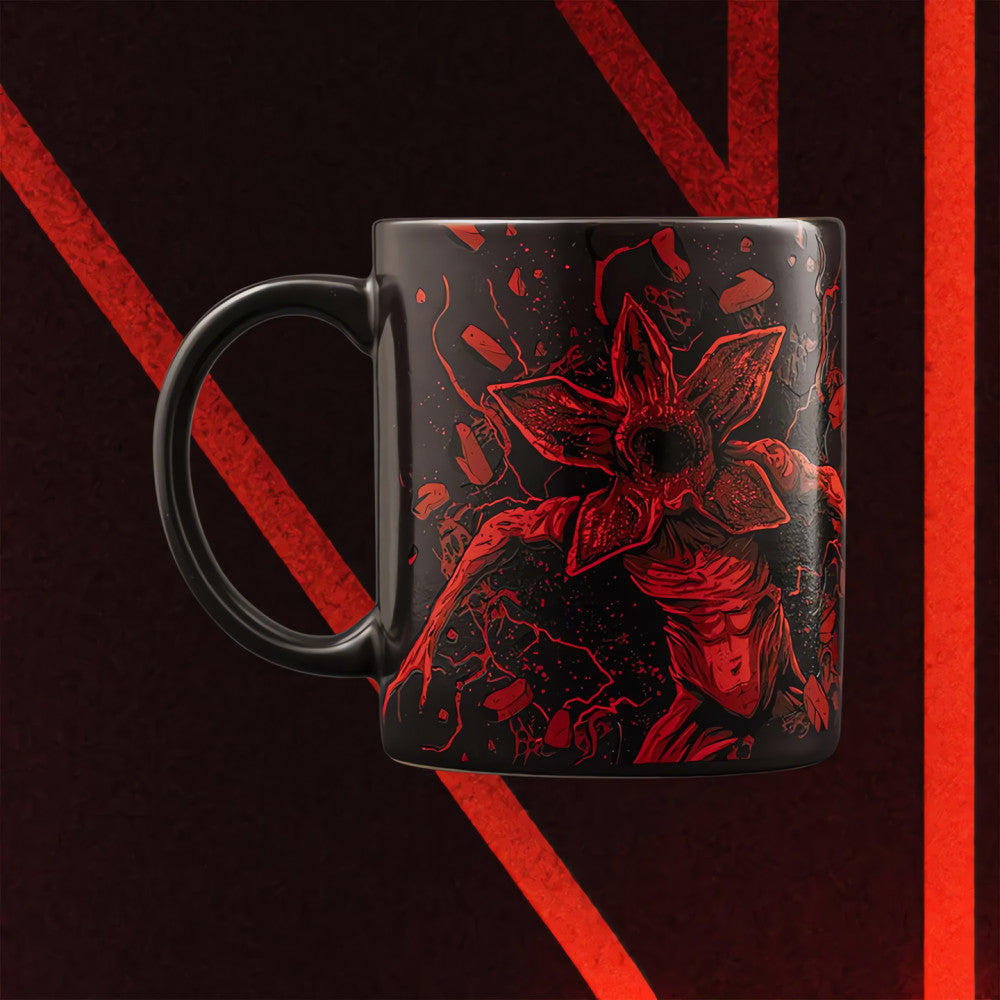 0004strth01pmugstrangerthings1sfondolettera-minpng_126631288035976365318913.jpg
