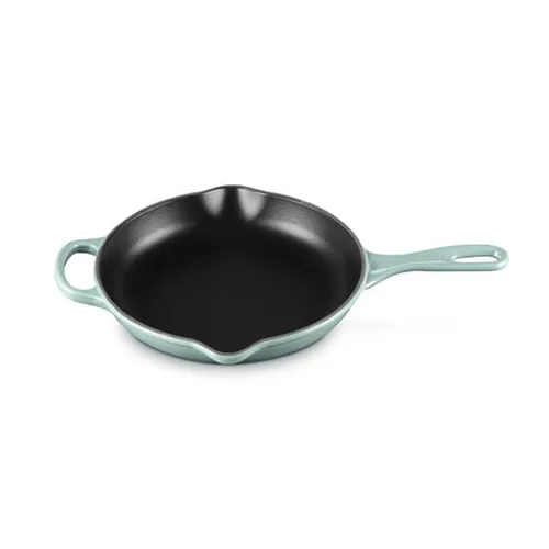 20182237170422-le-creuset-signature-sea-salt-cast-iron-23cm-skillet_12662632590507019270340.png