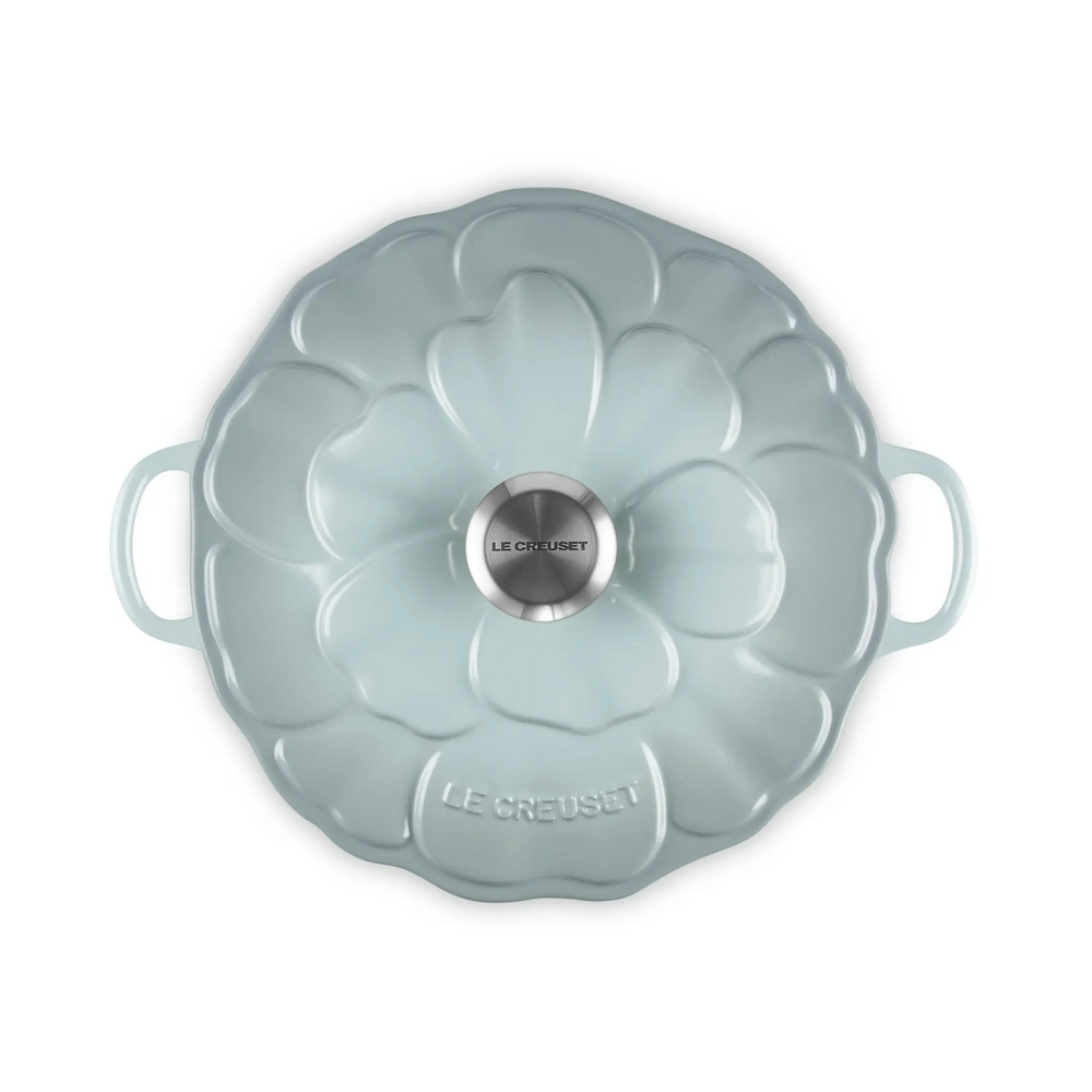 cast-iron-petal-shallow-casserole-26-sea-salt-le-creuset-1_1266257570803078483843.png