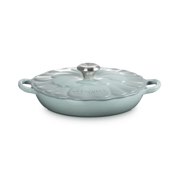 cast-iron-petal-shallow-casserole-26-sea-salt-le-creuset_126625757080308045741853.png