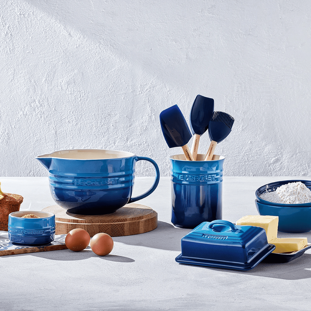 le-creuset-1l-klassieke-spatelpot-met-4-spatels-azure-aardewerk-3_12663004450400398322880.png