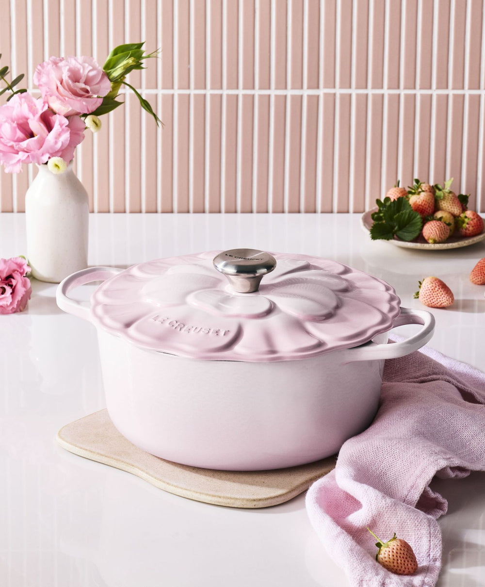 le-creuset-braad-stoofpan-signature-bloesem-shell-pink-5-3l-gietijzer-26cm-32160385-11920x1920_126626356903476128371896.jpg