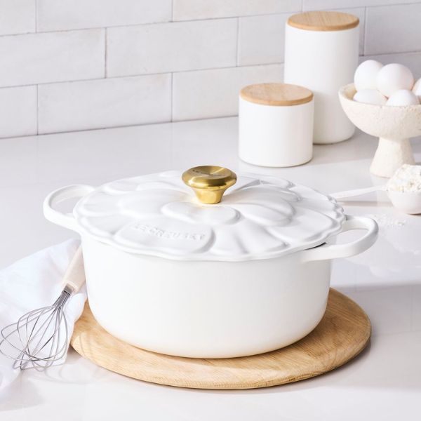 le-creuset-braadpan-bloesem-white-26-cm1_126626907193914211245826.jpg