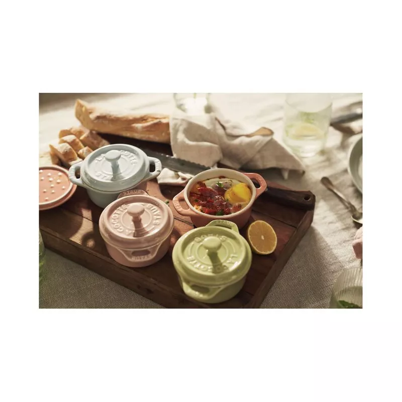 set-6-mini-cocotte-en-ceramique-10-cm-staub-couleurs-macaron-nvs-1_14413765696832.png
